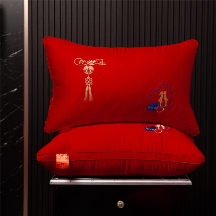 91家纺网 家纺一手货源 找家纺 （总）皇冠之家新款喜庆大红羽丝枕芯婚庆枕头48*74cm一只