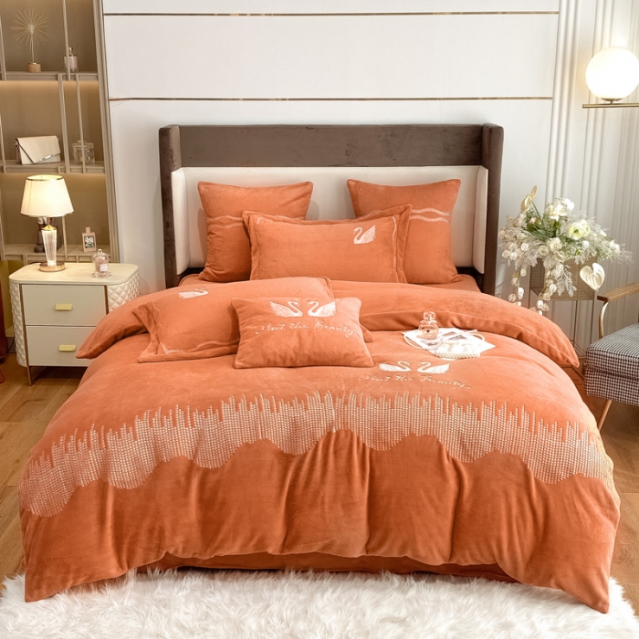 91家纺网 家纺一手货源 找家纺 安妮 2021新款高克重牛奶绒刺绣四件套-施华洛 南瓜橘