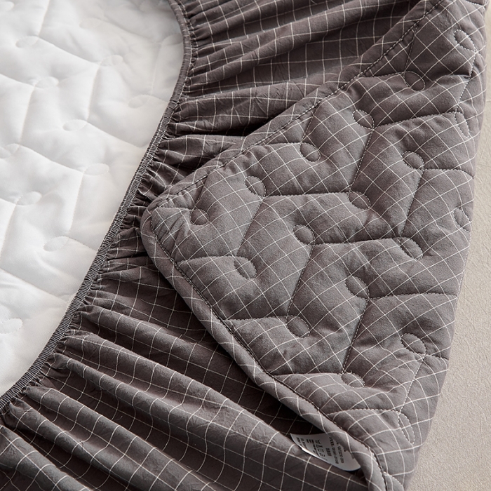 91家纺网 家纺一手货源 找家纺 爱喔 2021新款日式良品A类全棉色织水洗棉夹棉床笠 黑小格