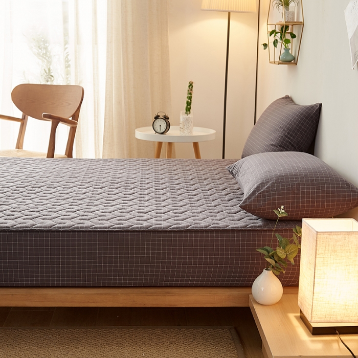 91家纺网 家纺一手货源 找家纺 爱喔 2021新款日式良品A类全棉色织水洗棉夹棉床笠 黑小格