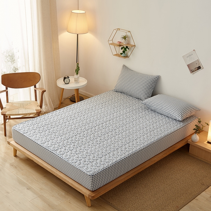 91家纺网 家纺一手货源 找家纺 爱喔 2021新款日式良品A类全棉色织水洗棉夹棉床笠 蓝小格