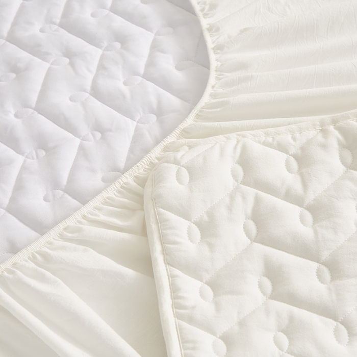 91家纺网 家纺一手货源 找家纺 爱喔 2021新款日式良品A类全棉色织水洗棉夹棉床笠 月光白