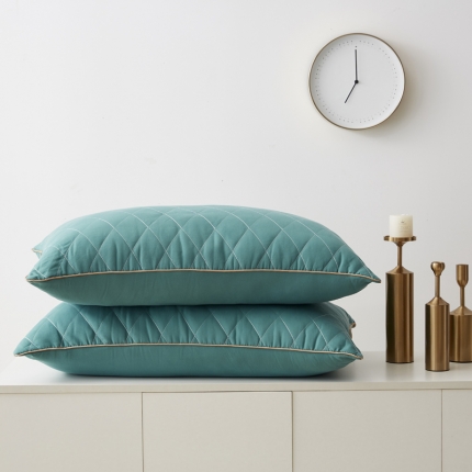 91家纺网 家纺一手货源 找家纺 新款枕芯 五彩缤纷款绗绣羽丝绒特惠跑量款枕头