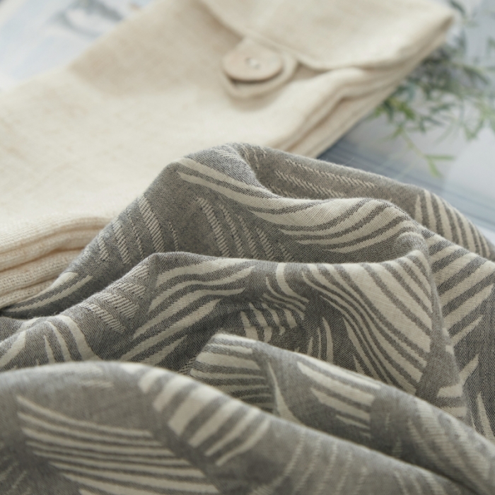 91家纺网 家纺一手货源 找家纺 安莱2021新款双层纱大提花纽扣款工艺款四件套落叶缤纷—深黑