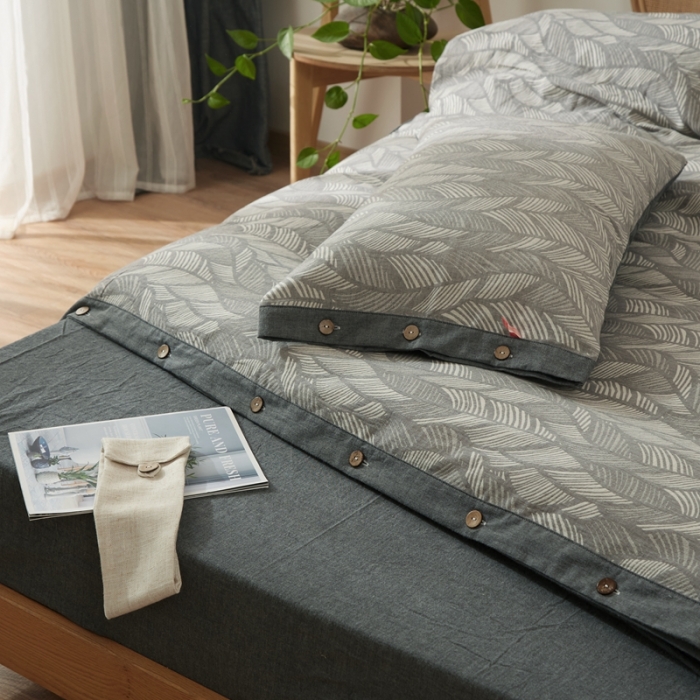 91家纺网 家纺一手货源 找家纺 安莱2021新款双层纱大提花纽扣款工艺款四件套落叶缤纷—深黑