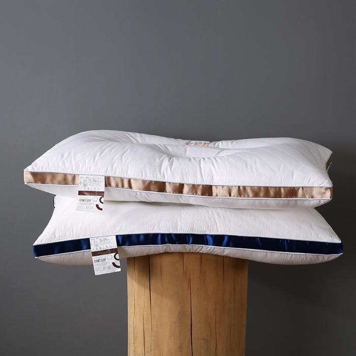 91家纺网 家纺一手货源 找家纺 全棉撞色刺绣绗缝立体护颈枕芯分区羽丝绒助眠枕头定型家用保健枕