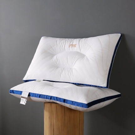 91家纺网 家纺一手货源 找家纺 全棉撞色刺绣绗缝立体护颈枕芯分区羽丝绒助眠枕头定型家用保健枕