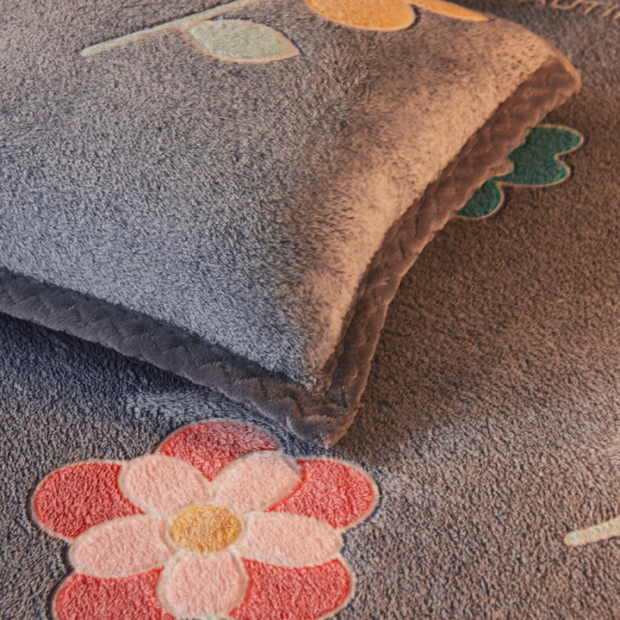 91家纺网 家纺一手货源 找家纺 喜居 2021新款雪花绒单枕套 彩色花儿