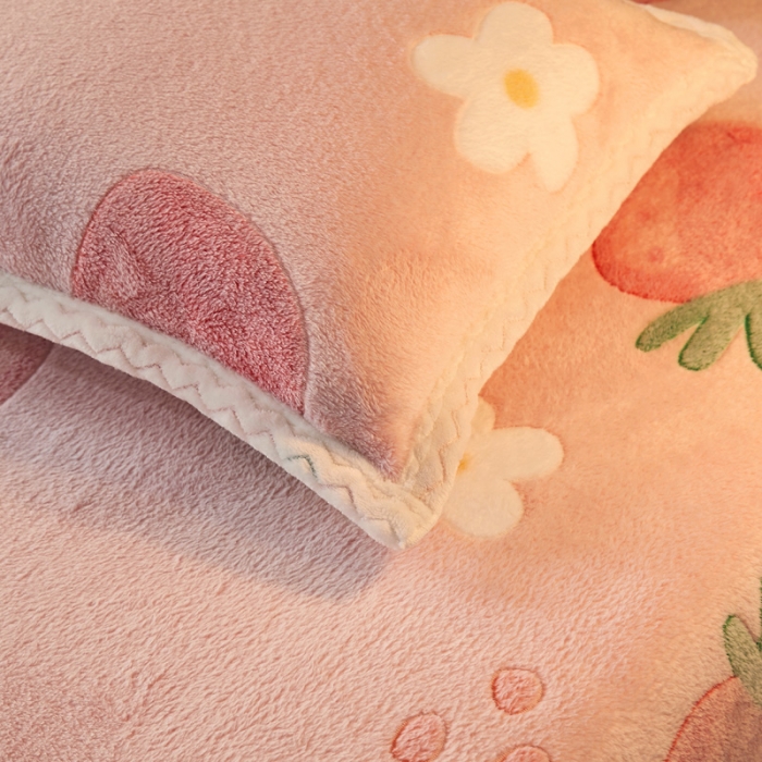 91家纺网 家纺一手货源 找家纺 喜居 2021新款雪花绒单枕套 草莓布丁