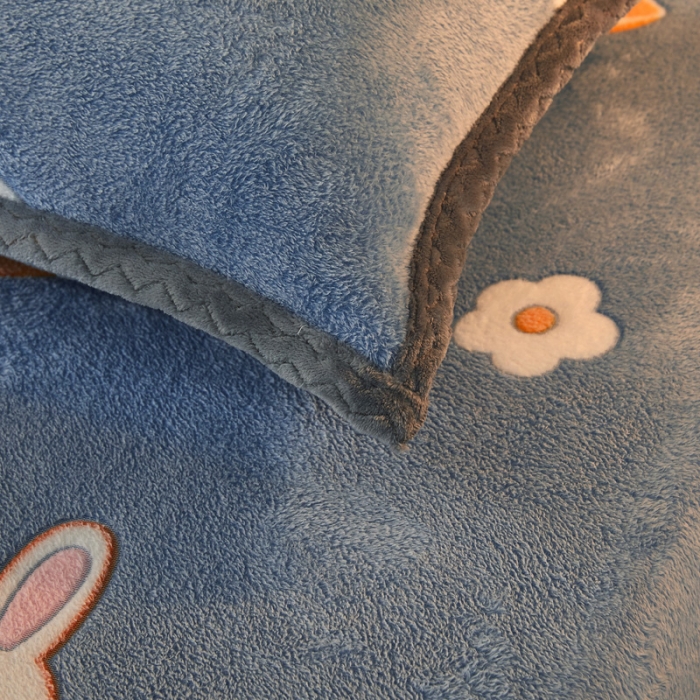 91家纺网 家纺一手货源 找家纺 喜居 2021新款雪花绒单枕套 桔桔小兔