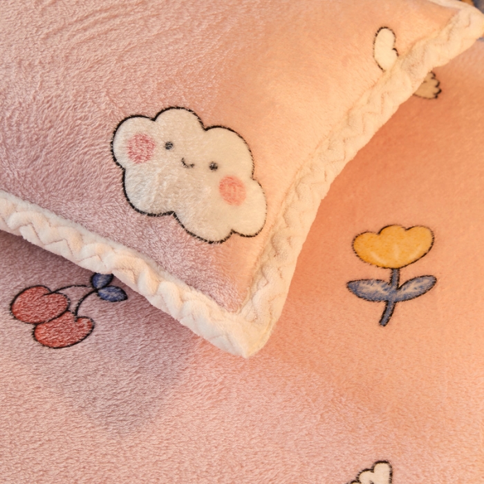 91家纺网 家纺一手货源 找家纺 喜居 2021新款雪花绒单枕套 萌萌女孩