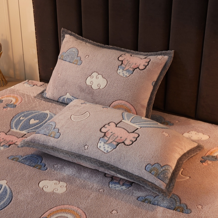 91家纺网 家纺一手货源 找家纺 喜居 2021新款雪花绒单枕套 气球小象