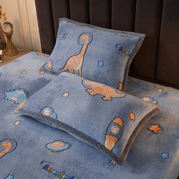 91家纺网 家纺一手货源 找家纺 喜居 2021新款雪花绒单枕套 太空恐龙