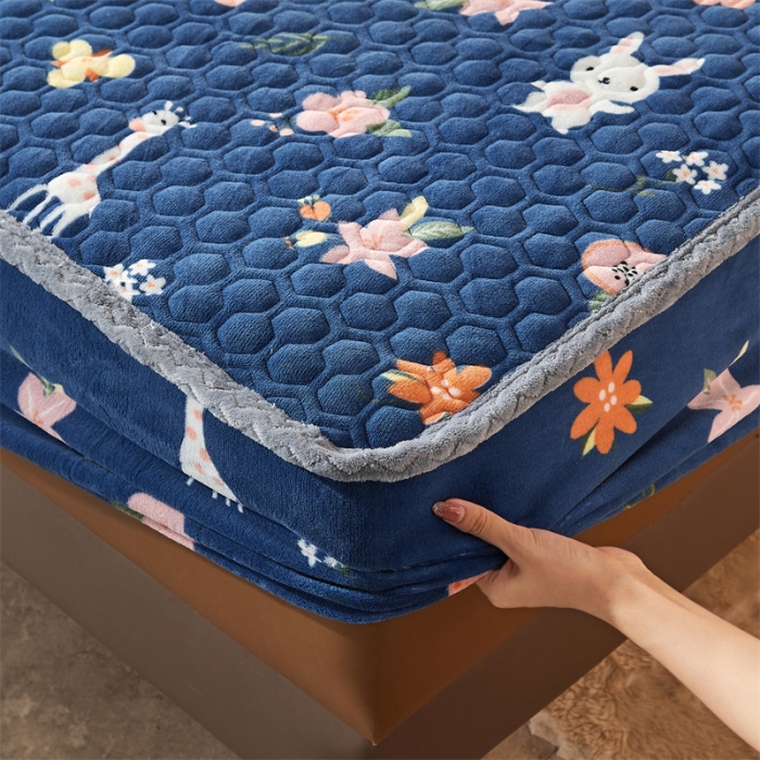 91家纺网 家纺一手货源 找家纺 喜居 2021新款牛奶绒夹棉床笠 森林小鹿