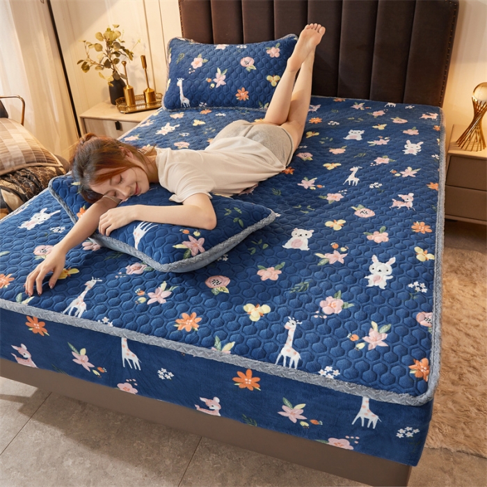 91家纺网 家纺一手货源 找家纺 喜居 2021新款牛奶绒夹棉床笠 森林小鹿