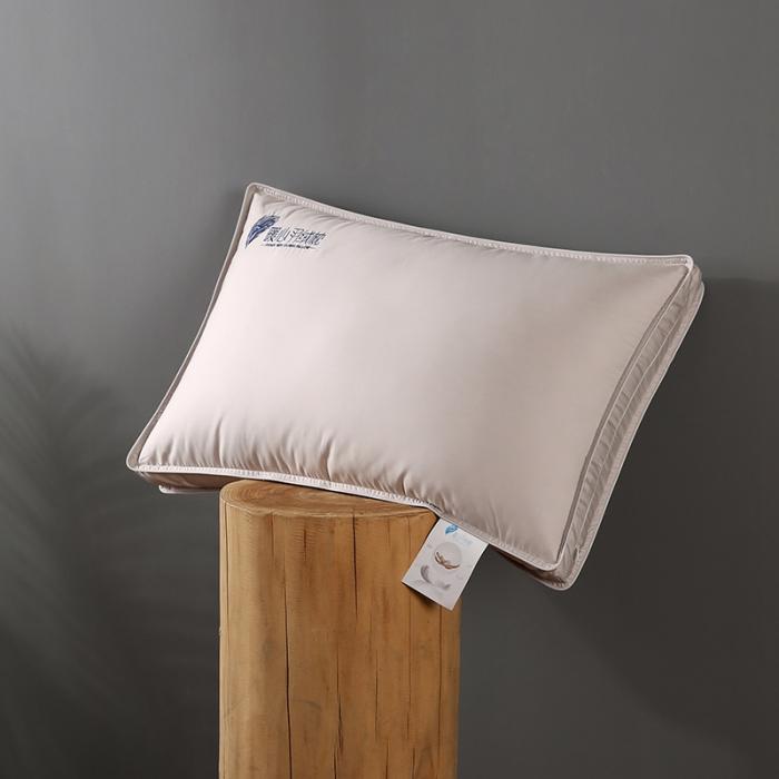 91家纺网 家纺一手货源 找家纺 全棉贡缎刺绣仪征羽丝绒枕头可水洗助眠成人护颈单人舒适枕芯软枕