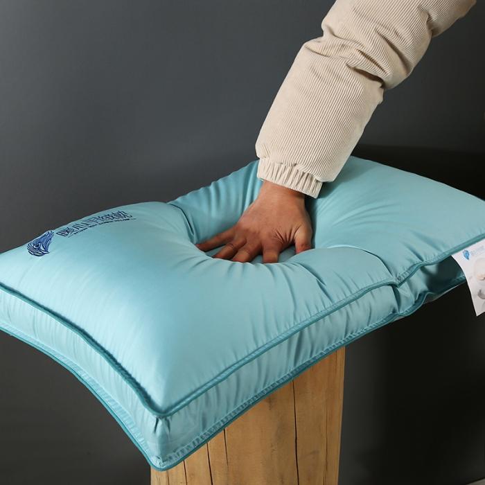 91家纺网 家纺一手货源 找家纺 全棉贡缎刺绣仪征羽丝绒枕头可水洗助眠成人护颈单人舒适枕芯软枕