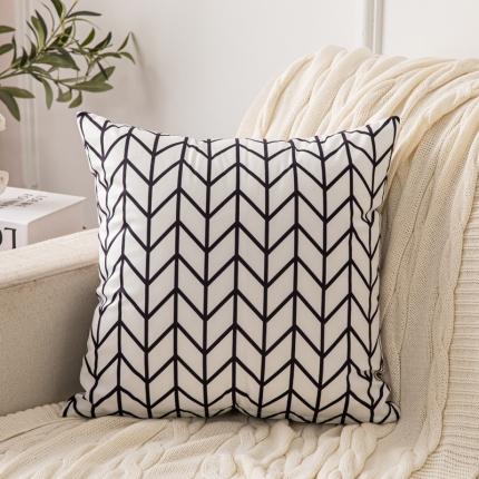 91家纺网 家纺一手货源 找家纺 橘夏纺织品 2025新款短毛绒双面印花抱枕 黑白箭头