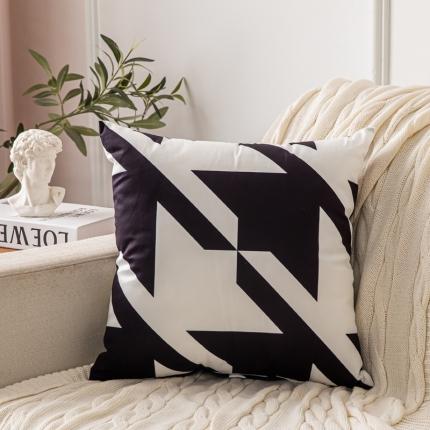 91家纺网 家纺一手货源 找家纺 橘夏纺织品 2025新款短毛绒双面印花抱枕 黑白空间