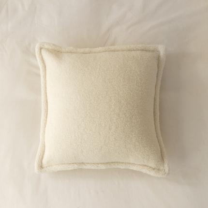 91家纺网 家纺一手货源 找家纺 （总）美茉家居 2021新款颗粒羊毛飞边抱枕