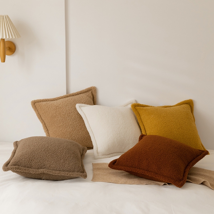 91家纺网 家纺一手货源 找家纺 （总）美茉家居 2021新款颗粒羊毛飞边抱枕