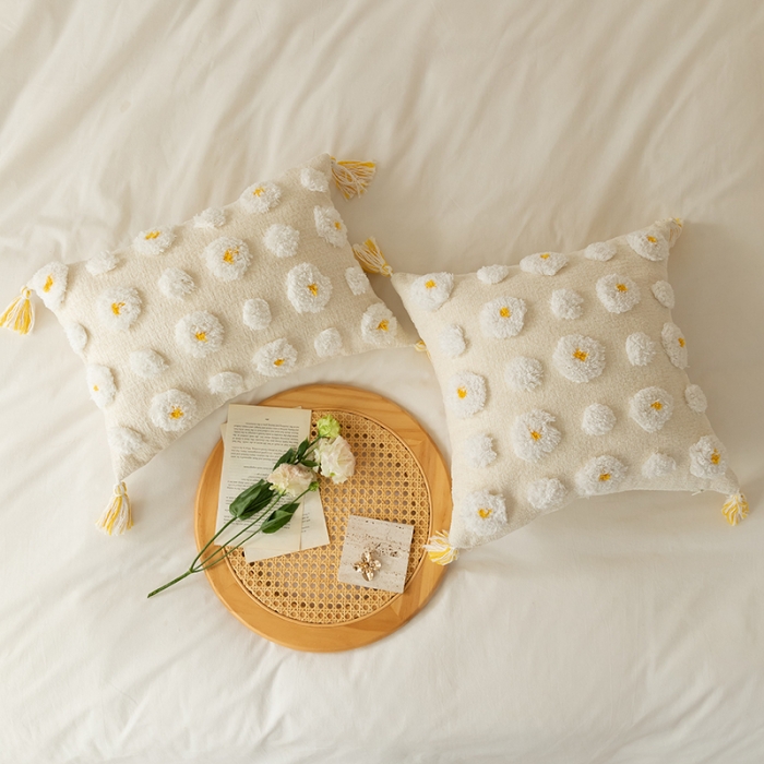 91家纺网 家纺一手货源 找家纺 （总）美茉家居 2021新款雪尼尔簇绒绣小花抱枕