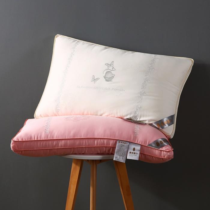 91家纺网 家纺一手货源 找家纺 轻奢 真丝蚕蛹蛋白羽丝绒枕头刺绣成人护颈单人枕芯舒适软枕