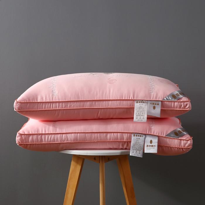 91家纺网 家纺一手货源 找家纺 轻奢 真丝蚕蛹蛋白羽丝绒枕头刺绣成人护颈单人枕芯舒适软枕