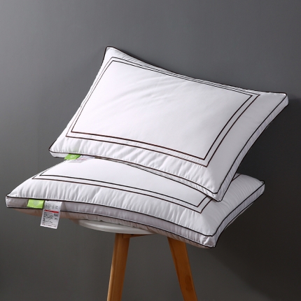 91家纺网 家纺一手货源 找家纺 轻奢简约全棉贡缎刺绣工艺酒店枕芯可水洗护颈舒适枕头单人软枕