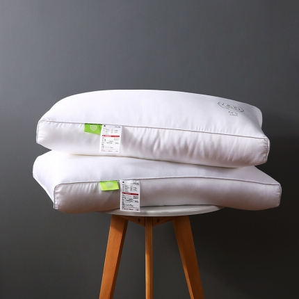 91家纺网 家纺一手货源 找家纺 轻奢日式山茶花天丝面包羽丝绒枕头刺绣成人简约单人枕芯安睡软枕