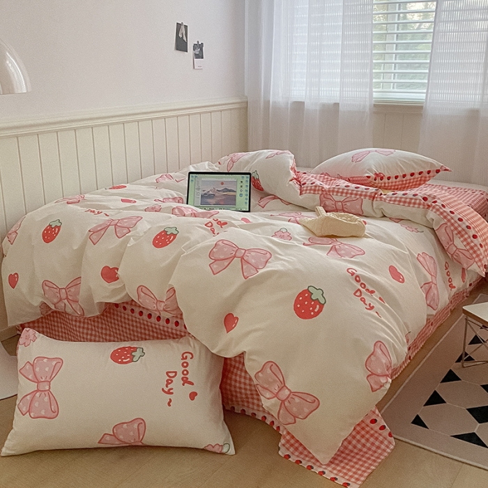 91家纺网 家纺一手货源 找家纺 雅居纺家纺 2022新款13070全棉印花四件套 草莓蝴蝶结