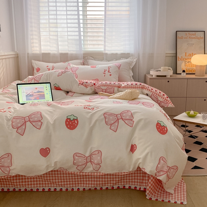 91家纺网 家纺一手货源 找家纺 雅居纺家纺 2022新款13070全棉印花四件套 草莓蝴蝶结