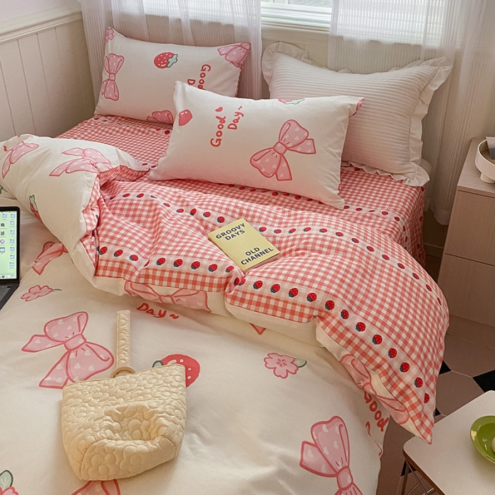 91家纺网 家纺一手货源 找家纺 雅居纺家纺 2022新款13070全棉印花四件套 草莓蝴蝶结