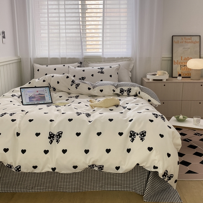 91家纺网 家纺一手货源 找家纺 雅居纺家纺 2022新款13070全棉印花四件套 黑白蝴蝶结