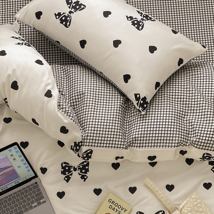 91家纺网 家纺一手货源 找家纺 雅居纺家纺 2022新款13070全棉印花四件套 黑白蝴蝶结