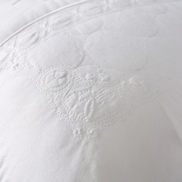 91家纺网 家纺一手货源 找家纺 全棉绗缝刺绣薰衣草枕芯花草护颈枕学生睡眠透气枕头酒店单人软枕