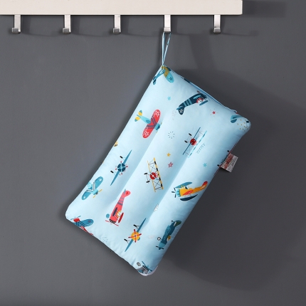 91家纺网 家纺一手货源 找家纺 全棉印花儿童经典卡通图案可水洗枕头定型呵护枕芯婴童软枕