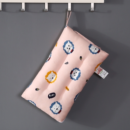 91家纺网 家纺一手货源 找家纺 全棉印花儿童经典卡通图案可水洗枕头定型呵护枕芯婴童软枕