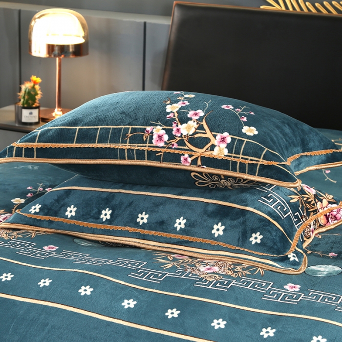 91家纺网 家纺一手货源 找家纺 梦莱情纺新款8.5斤牛奶绒四件套日产12000套 碧月成妆