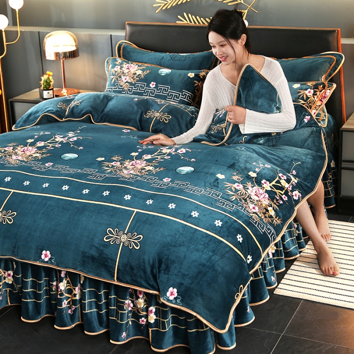 91家纺网 家纺一手货源 找家纺 梦莱情纺新款8.5斤牛奶绒四件套日产12000套 碧月成妆