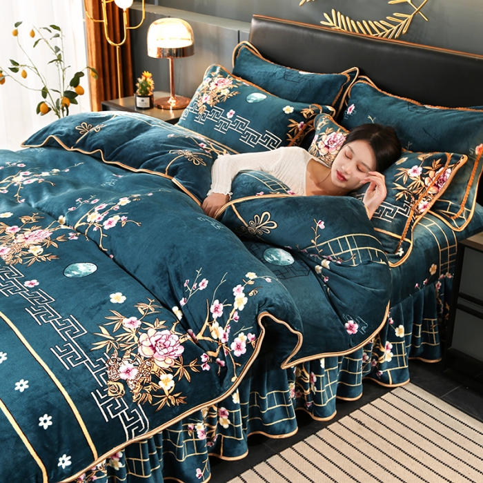 91家纺网 家纺一手货源 找家纺 梦莱情纺新款8.5斤牛奶绒四件套日产12000套 碧月成妆