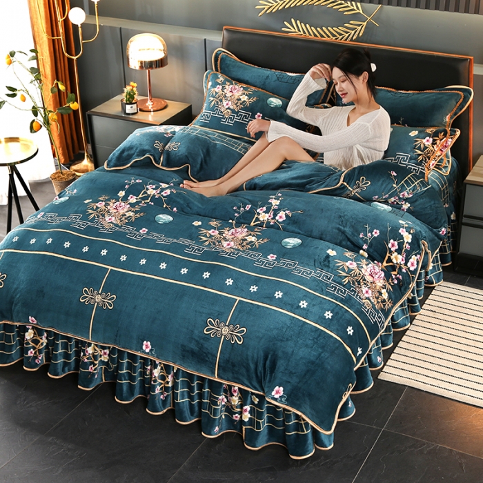 91家纺网 家纺一手货源 找家纺 梦莱情纺新款8.5斤牛奶绒四件套日产12000套 碧月成妆