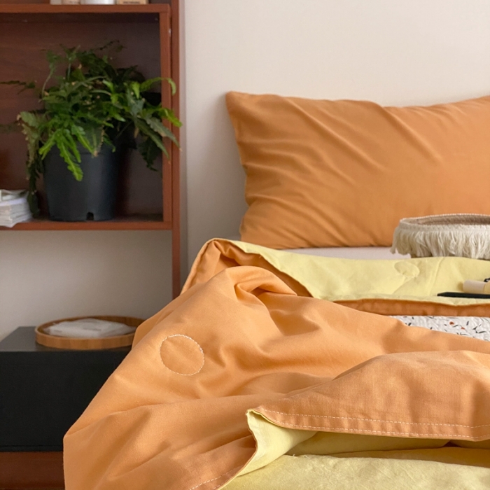 91家纺网 家纺一手货源 找家纺 梦享生活 2022新款水洗棉双拼大豆纤维夏被 橙色双拼柠檬黄
