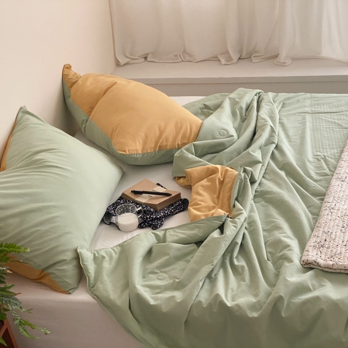 91家纺网 家纺一手货源 找家纺 梦享生活2022新款水洗棉双拼大豆纤维夏被 淡雅绿双拼蜂蜜黄