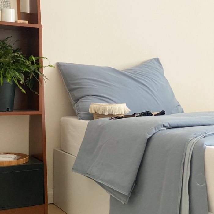 91家纺网 家纺一手货源 找家纺 梦享生活 2022新款水洗棉双拼大豆纤维夏被 雾蓝双拼