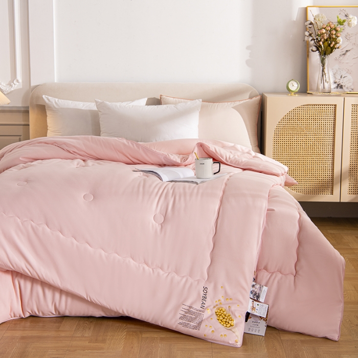 91家纺网 家纺一手货源 找家纺 丽卡家纺 2023新款相亲相爱系列大豆被子被芯子母被 粉色