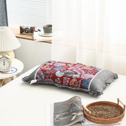 91家纺网 家纺一手货源 找家纺 明星枕业 2022新款韩式全棉棉绒花边荞麦壳枕 花边红荷叶30*50cm