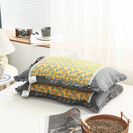 91家纺网 家纺一手货源 找家纺 明星枕业 2022新款韩式全棉棉绒花边荞麦壳枕 花边黄蓝花30*50cm