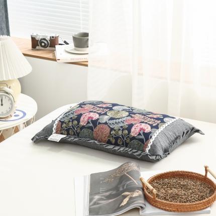 91家纺网 家纺一手货源 找家纺 明星枕业 2022新款韩式全棉棉绒花边荞麦壳枕 花边蓝荷叶30*50cm