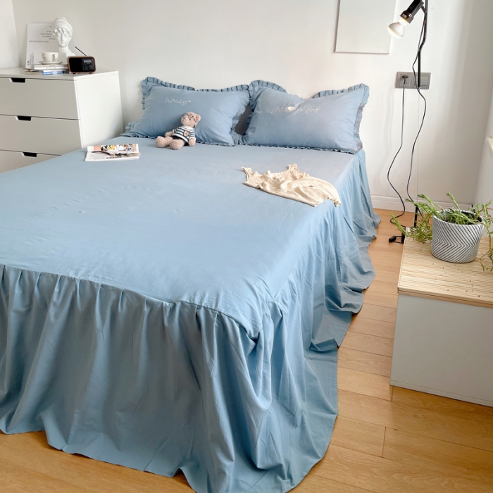 91家纺网 家纺一手货源 找家纺 六巷胡同 2022春夏新品ins风水洗棉单品床裙三件套 ins冰蓝